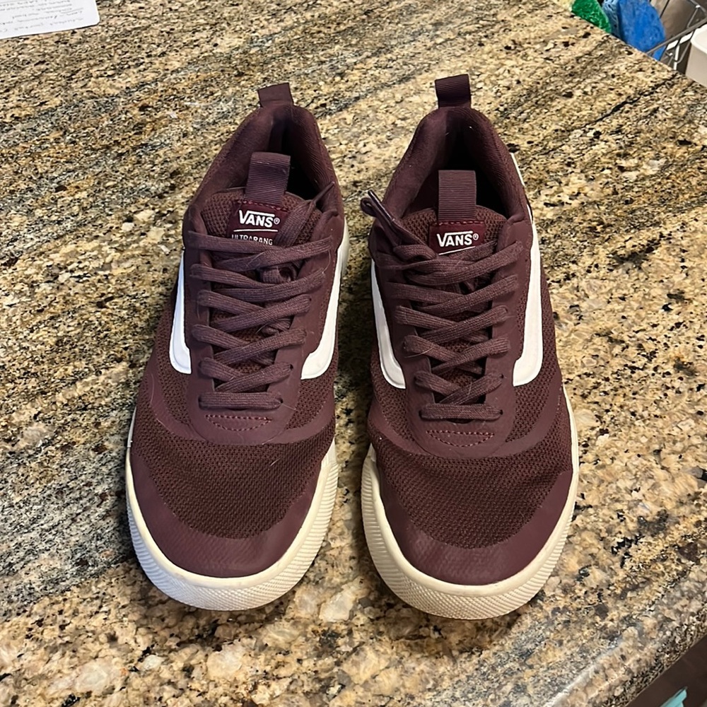 Vans UltraRange sneaker Burgundy. Size 12